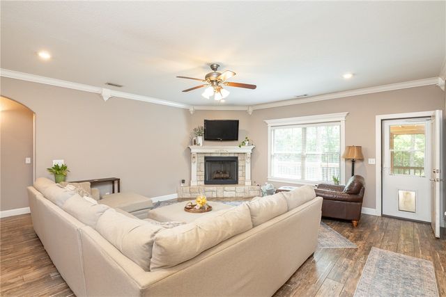 1166 Trail Bluff Drive, Fayetteville, AR 72703