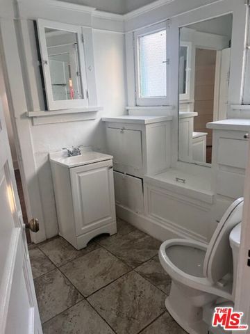 4450 Towne Avenue, Los Angeles, CA 90011