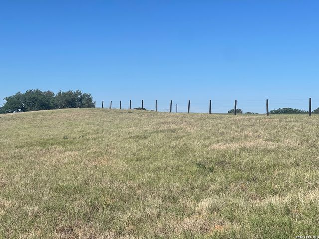 2141 County Road 132, Floresville, TX 78114