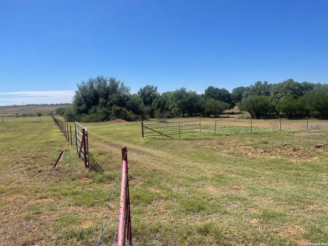 2141 County Road 132, Floresville, TX 78114