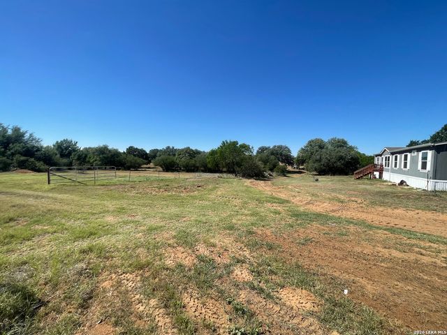 2141 County Road 132, Floresville, TX 78114
