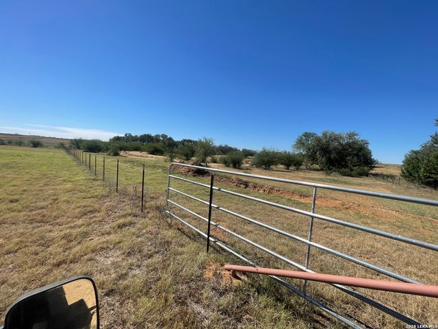 2141 County Road 132, Floresville, TX 78114
