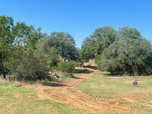 2141 County Road 132, Floresville, TX 78114