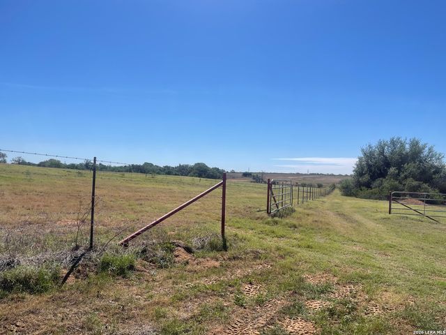 2141 County Road 132, Floresville, TX 78114