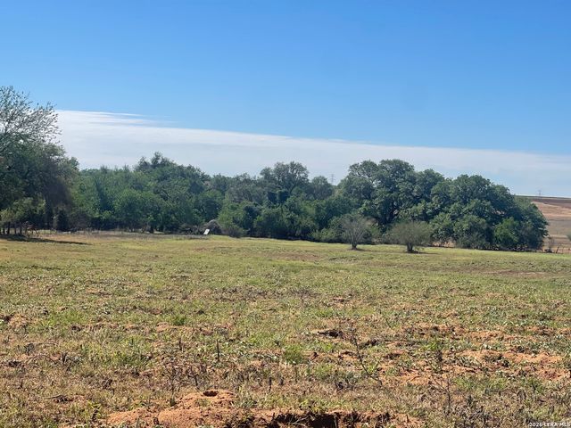 2141 County Road 132, Floresville, TX 78114