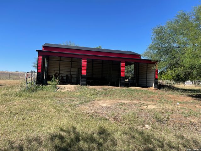 2141 County Road 132, Floresville, TX 78114