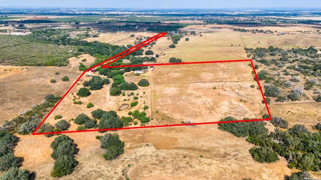 2141 County Road 132, Floresville, TX 78114