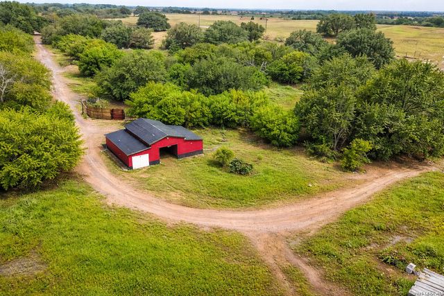 2141 County Road 132, Floresville, TX 78114