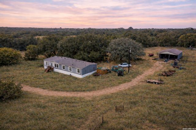2141 County Road 132, Floresville, TX 78114