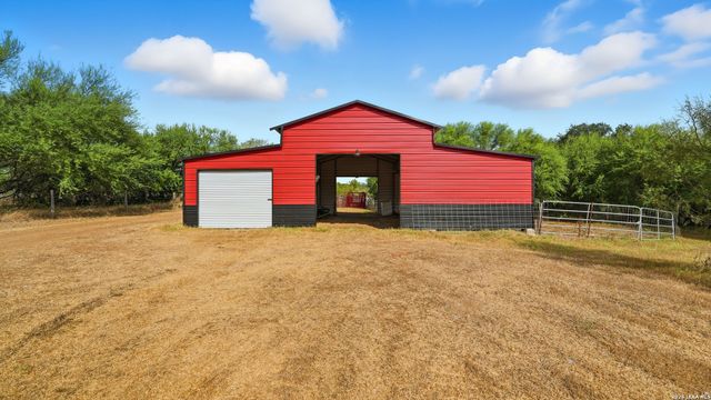 2141 County Road 132, Floresville, TX 78114