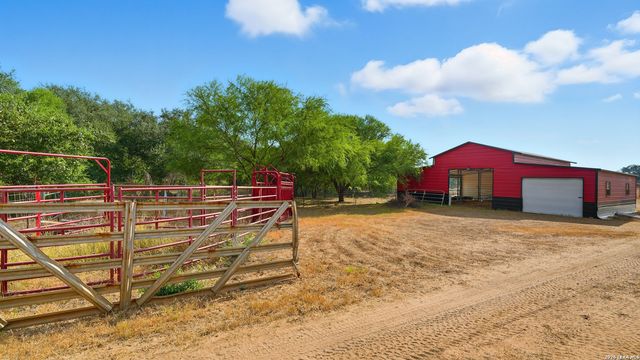2141 County Road 132, Floresville, TX 78114