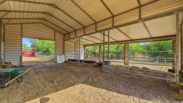2141 County Road 132, Floresville, TX 78114