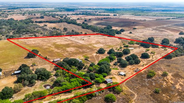 2141 County Road 132, Floresville, TX 78114