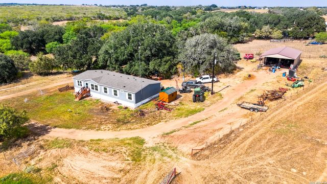 2141 County Road 132, Floresville, TX 78114