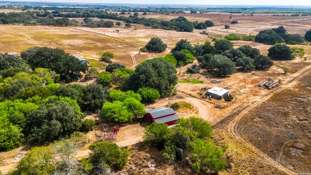 2141 County Road 132, Floresville, TX 78114