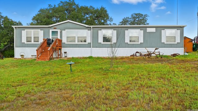 2141 County Road 132, Floresville, TX 78114