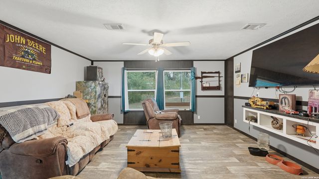 2141 County Road 132, Floresville, TX 78114