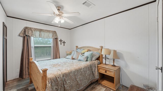 2141 County Road 132, Floresville, TX 78114