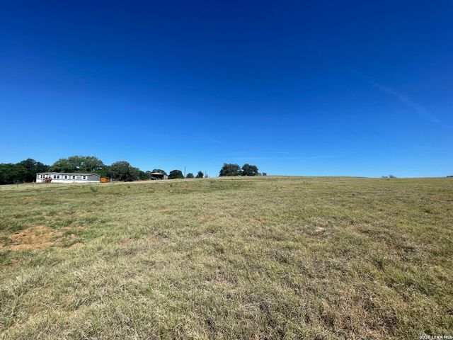 2141 County Road 132, Floresville, TX 78114