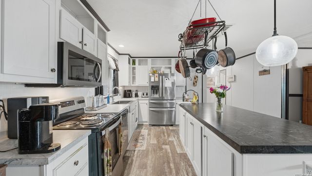 2141 County Road 132, Floresville, TX 78114