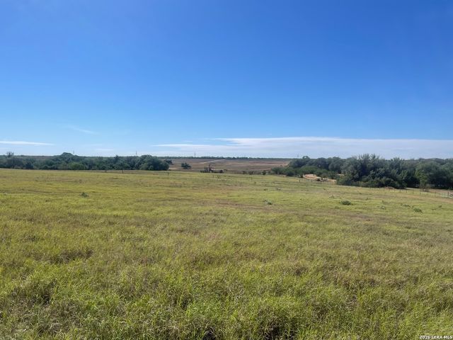 2141 County Road 132, Floresville, TX 78114