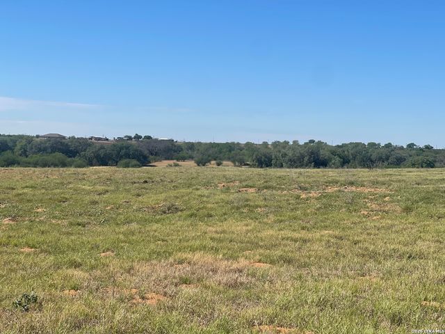 2141 County Road 132, Floresville, TX 78114