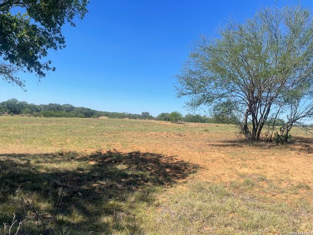 2141 County Road 132, Floresville, TX 78114