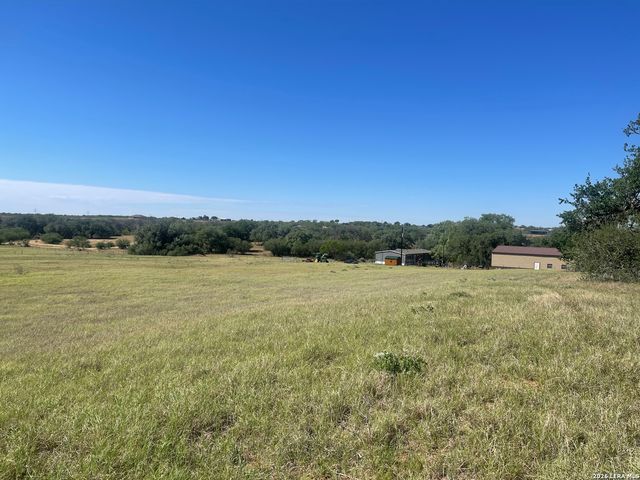 2141 County Road 132, Floresville, TX 78114