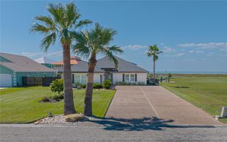 30 Peets Bend, Rockport, TX 78382