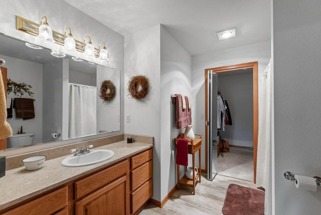 W203N16151 Pin Oak CIRCLE, Jackson, WI 53037