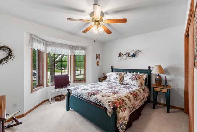 W203N16151 Pin Oak CIRCLE, Jackson, WI 53037