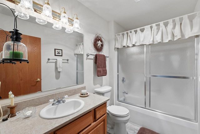 W203N16151 Pin Oak CIRCLE, Jackson, WI 53037