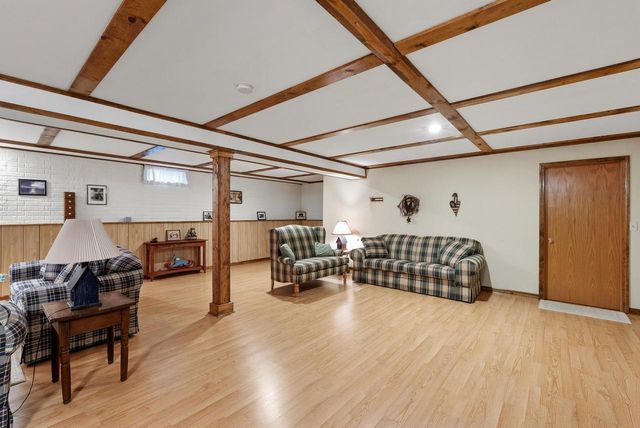 W203N16151 Pin Oak CIRCLE, Jackson, WI 53037