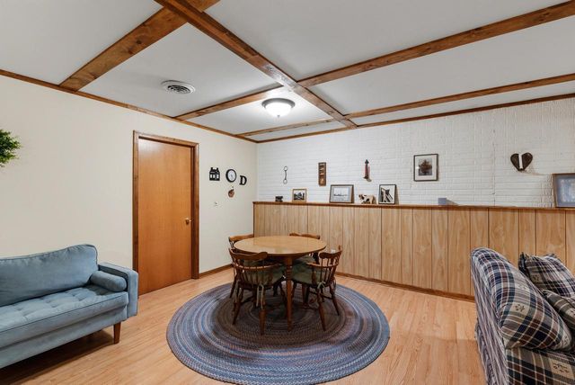 W203N16151 Pin Oak CIRCLE, Jackson, WI 53037