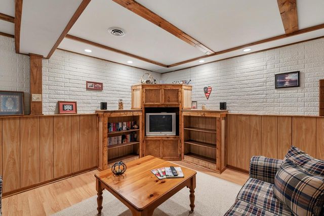 W203N16151 Pin Oak CIRCLE, Jackson, WI 53037