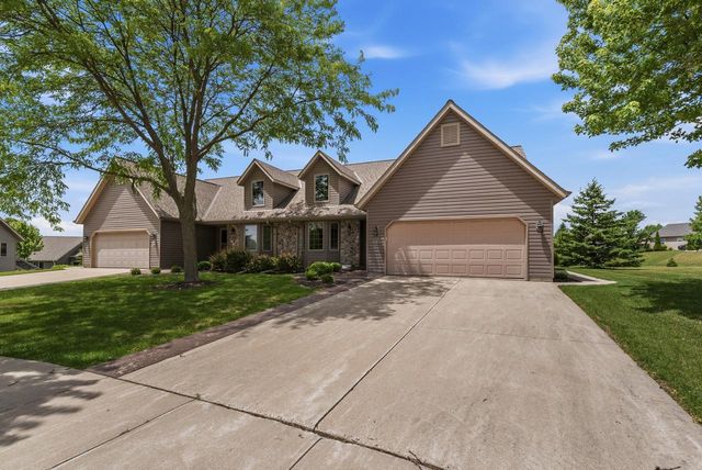 W203N16151 Pin Oak CIRCLE, Jackson, WI 53037
