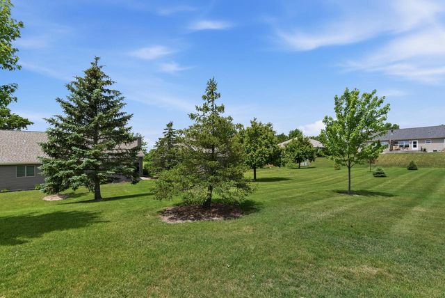 W203N16151 Pin Oak CIRCLE, Jackson, WI 53037
