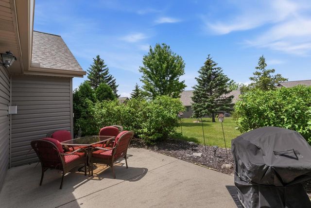 W203N16151 Pin Oak CIRCLE, Jackson, WI 53037