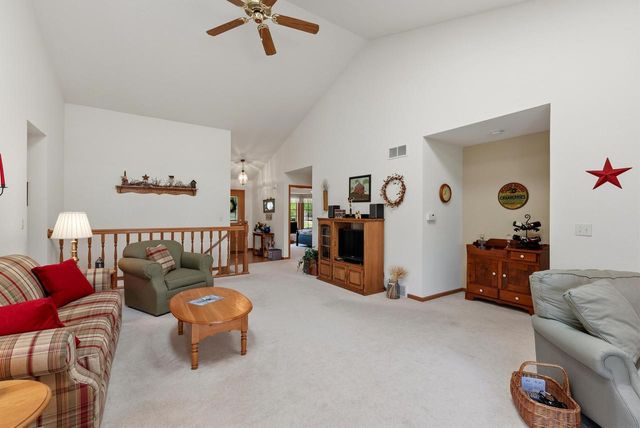 W203N16151 Pin Oak CIRCLE, Jackson, WI 53037