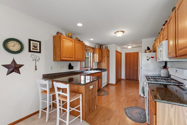 W203N16151 Pin Oak CIRCLE, Jackson, WI 53037