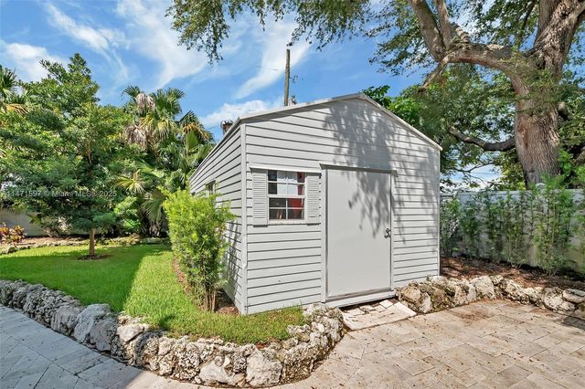 7400 SW 72nd Ct, Miami, FL 33143