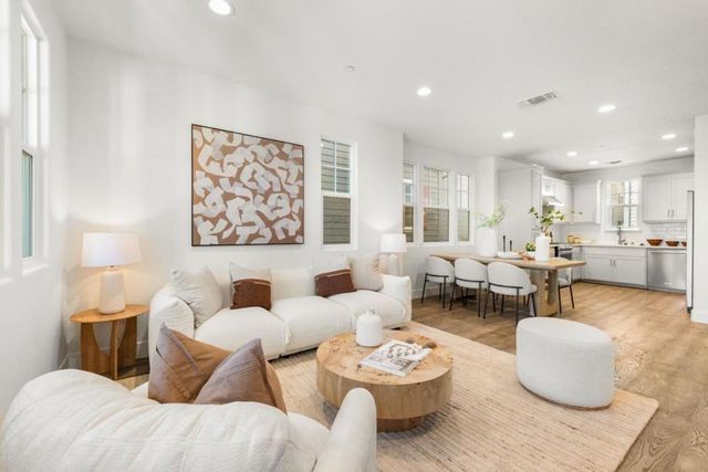 3818 Pyramid Way, Mountain View, CA 94043