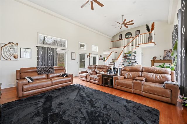 2440 Pierce Bluffs Dr, Hermitage, PA 16148