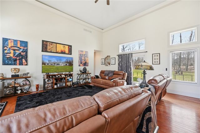 2440 Pierce Bluffs Dr, Hermitage, PA 16148