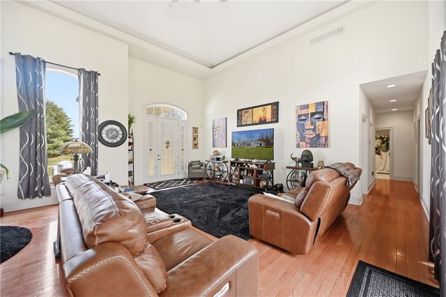 2440 Pierce Bluffs Dr, Hermitage, PA 16148