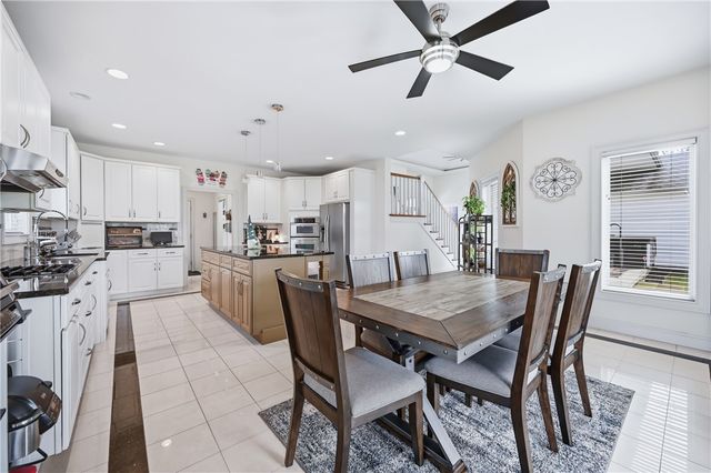 2440 Pierce Bluffs Dr, Hermitage, PA 16148