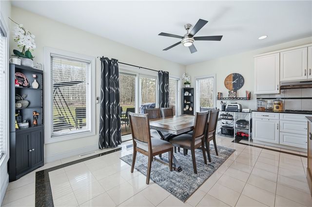 2440 Pierce Bluffs Dr, Hermitage, PA 16148