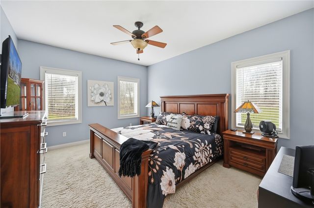 2440 Pierce Bluffs Dr, Hermitage, PA 16148