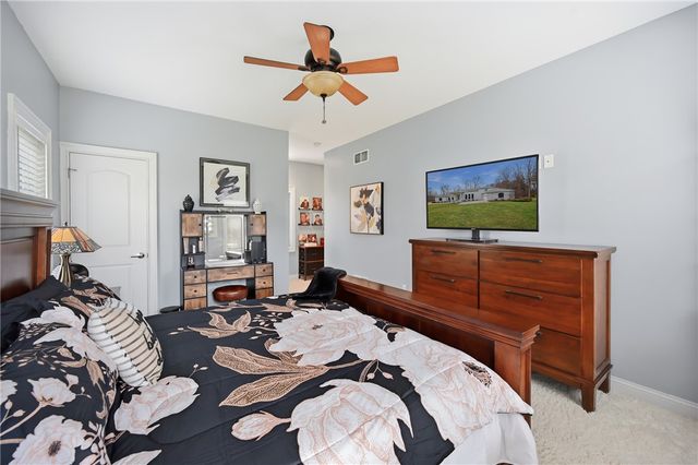 2440 Pierce Bluffs Dr, Hermitage, PA 16148