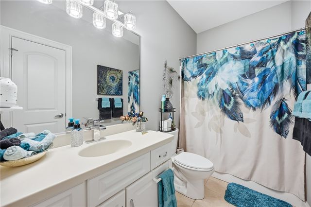 2440 Pierce Bluffs Dr, Hermitage, PA 16148